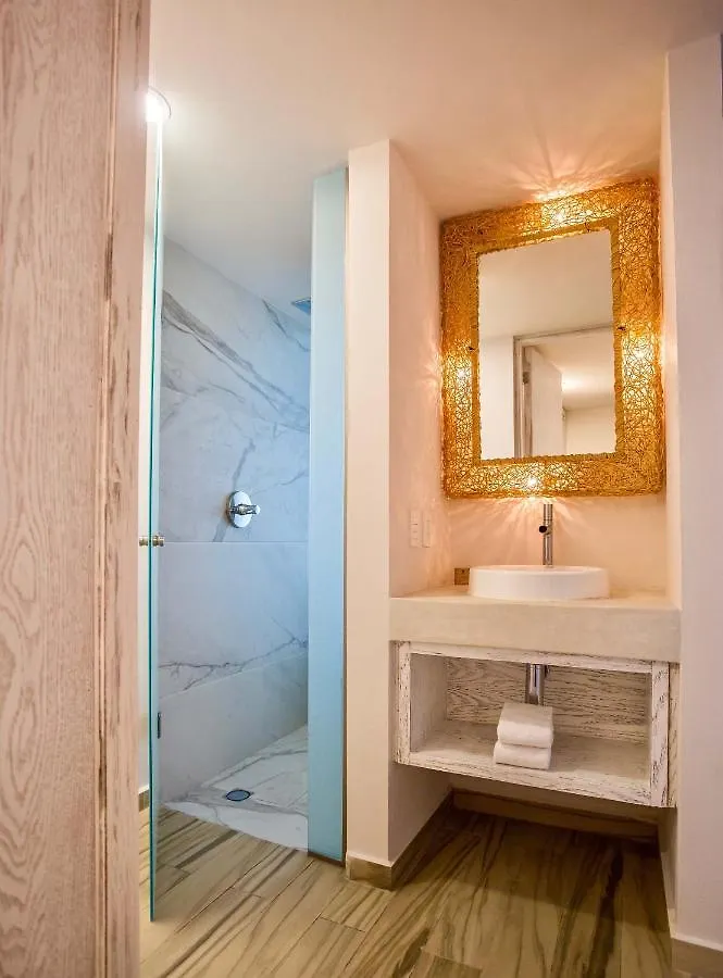 Newport House Playa Boutique Hotel Playa del Carmen
