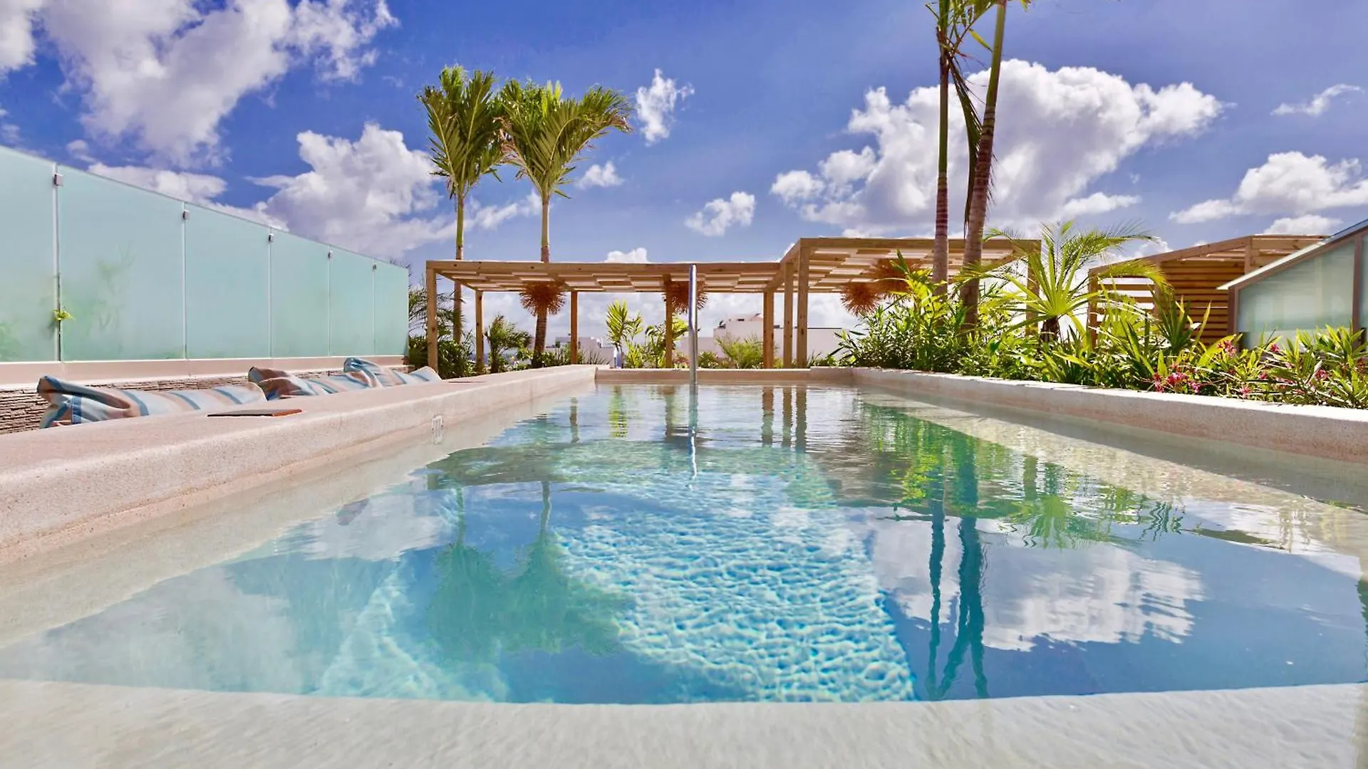 Newport House Playa Boutique Hotel Playa del Carmen