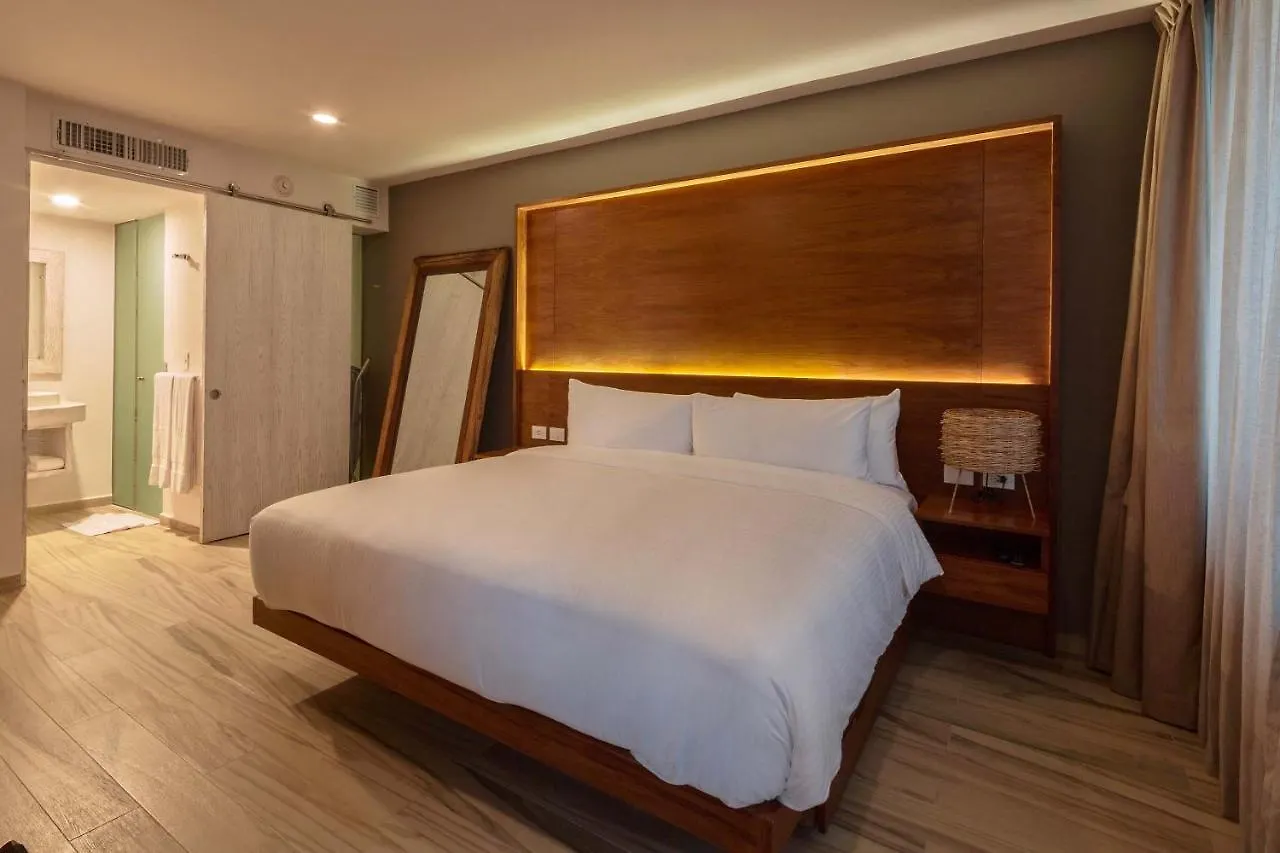 Newport House Playa Boutique Hotel Playa del Carmen 4*,  Mexique